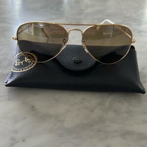 Ray ban authentic gold aviators with white/ivory ear piece details.